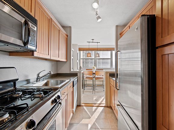 4th image of 75 Henry St APT 23J