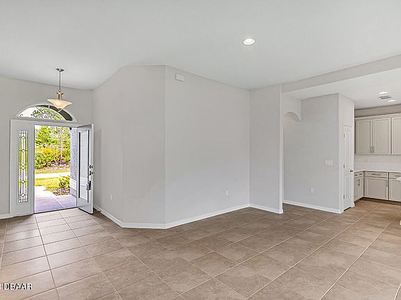 4th image of 83 Princeton Ln