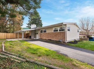 15 Village Dr, Aston, PA 19014