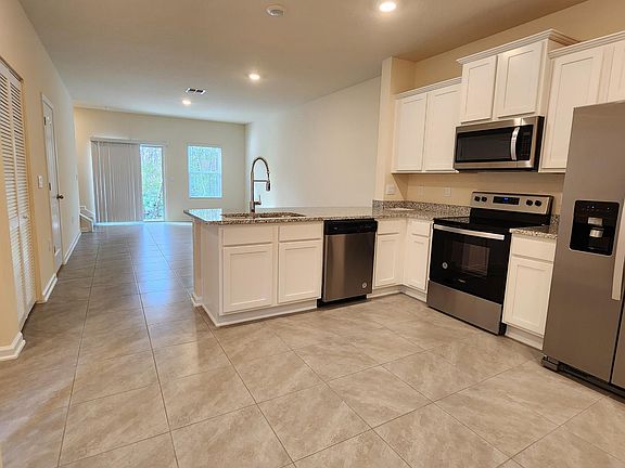 5th image of 180 Pasadena Dr