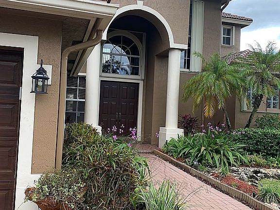 2nd image of 10980 NW 69th Pl