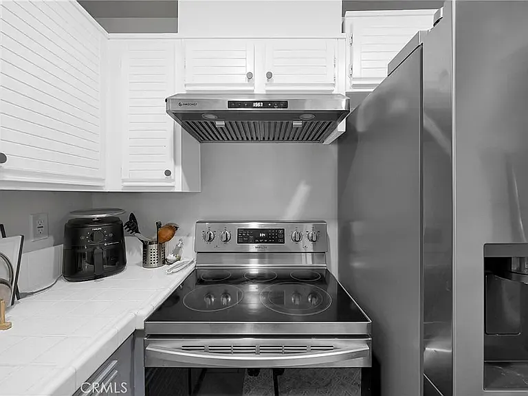 2 bed, 910 sqft, $2,450 — Photo 4