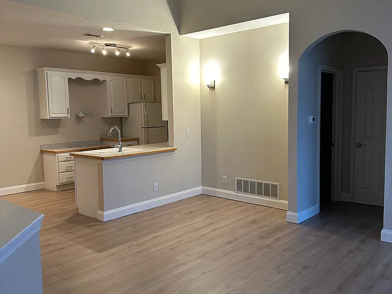 232 Adams Pointe Blvd #5 — Photo 13