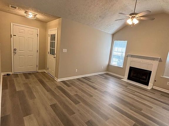 3rd image of 4437 Summerlin Dr