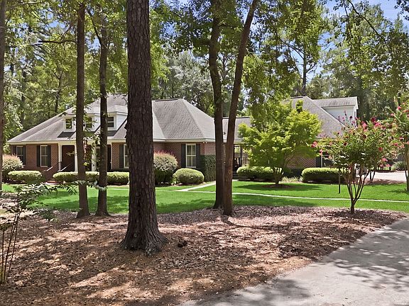 3rd image of 399 Creekside Cv