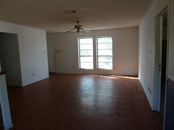 5th image of 1806 Easton Dr