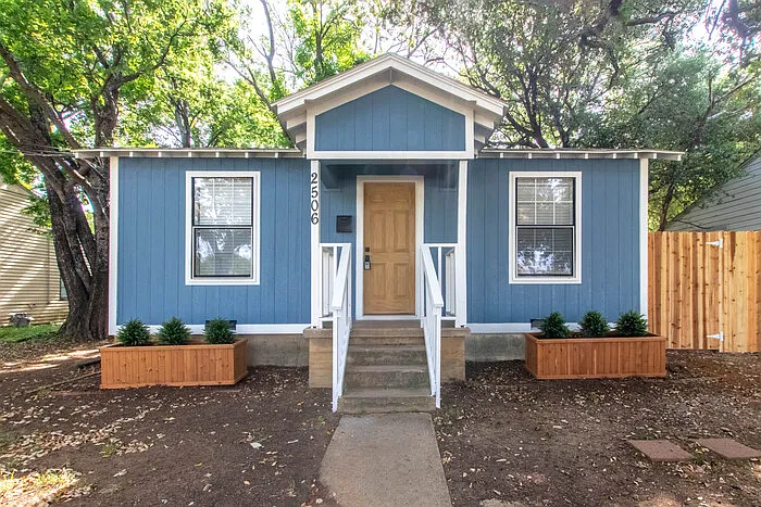 2506 N Elm St — Photo 1