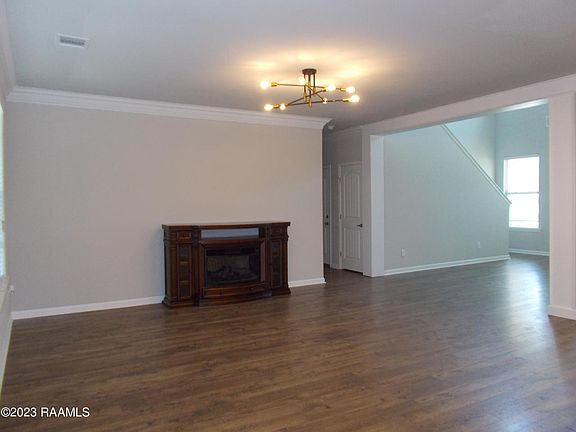 5th image of 109 Marais Ave