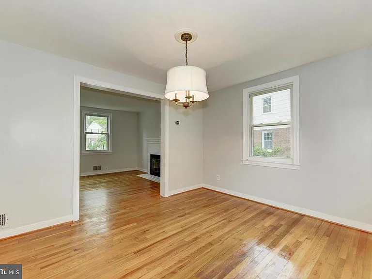 937 Patrick Henry Dr — Photo 14