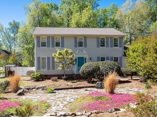 914 Edinburgh Dr, Jamestown, NC 27282