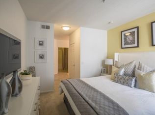 8950 Costa Verde Blvd #4, San Diego, CA 92122