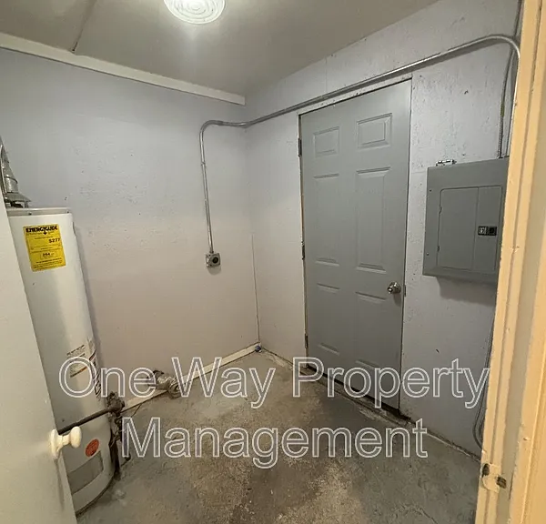 1738 N Poplar Ave — Photo 10
