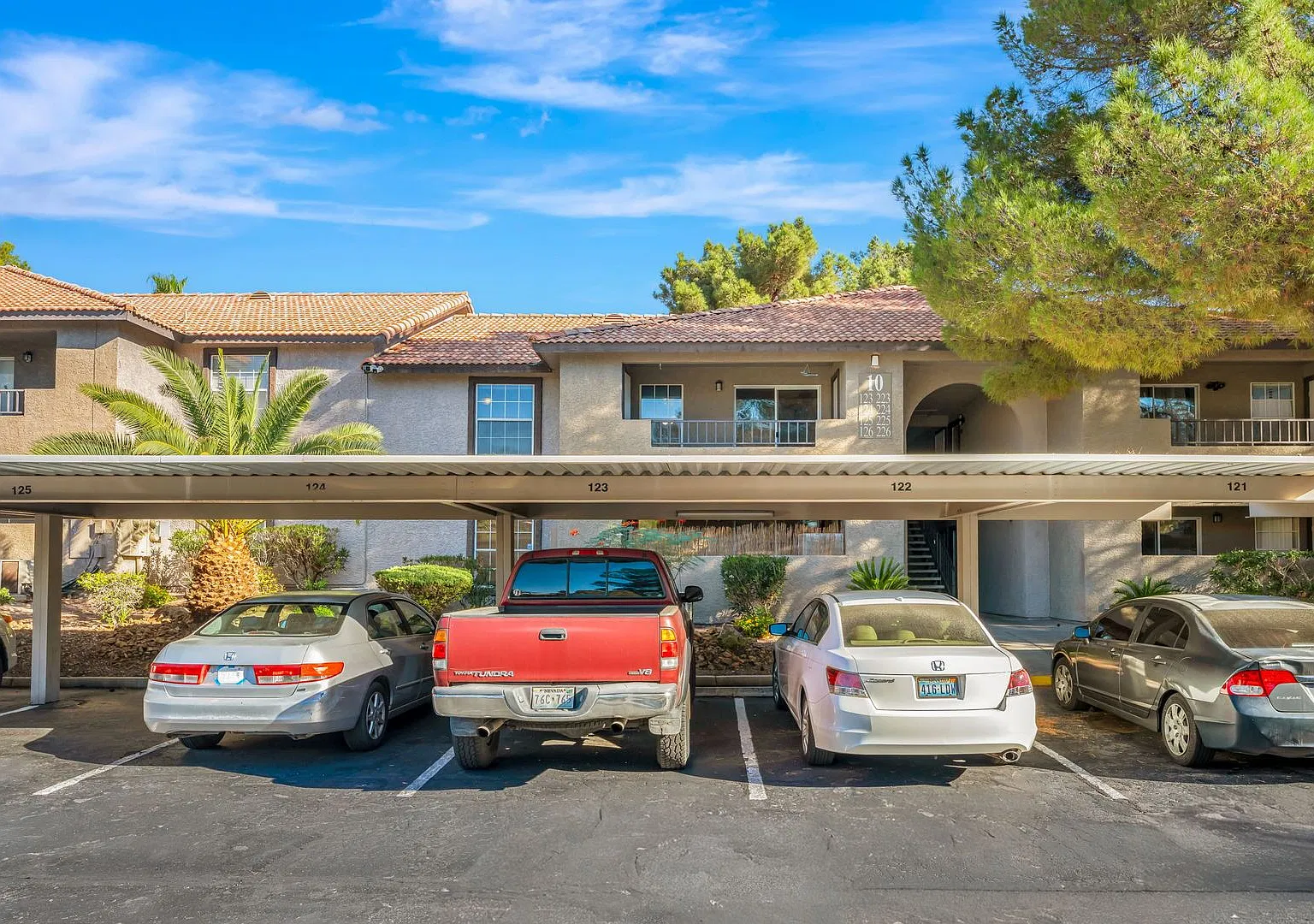 Welcome to this second floor condo in a gated community! — Photo 2