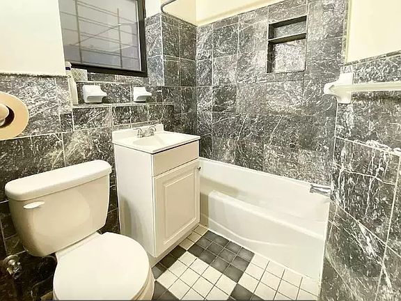 4th image of 638 W End Ave #D
