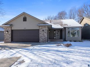 5117 E Blueridge Dr, Sioux Falls, SD 57110