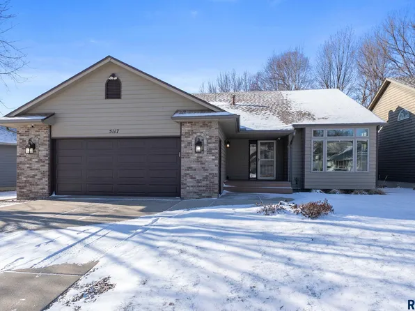5117 E Blueridge Dr, Sioux Falls, SD 57110