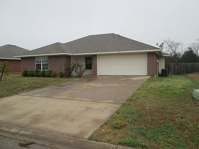 1st image of 221 Broken Arrow Dr