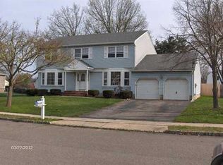 10 Eastern Dr, Kendall Park, NJ 08824