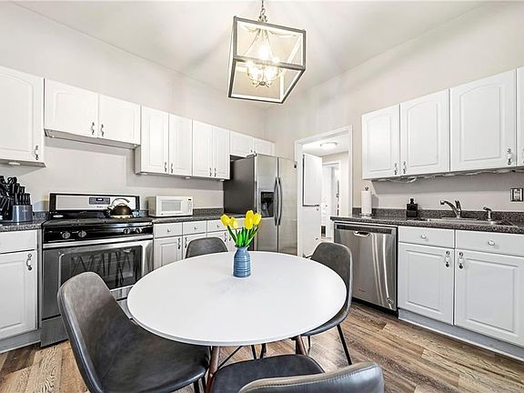 5th image of 1099 Center St NW