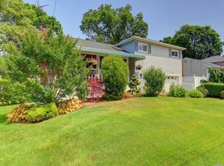 124 N John St, Massapequa, NY 11758