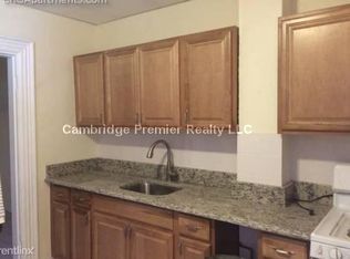 179 1/2 Harvard St #2, Cambridge, MA 02139