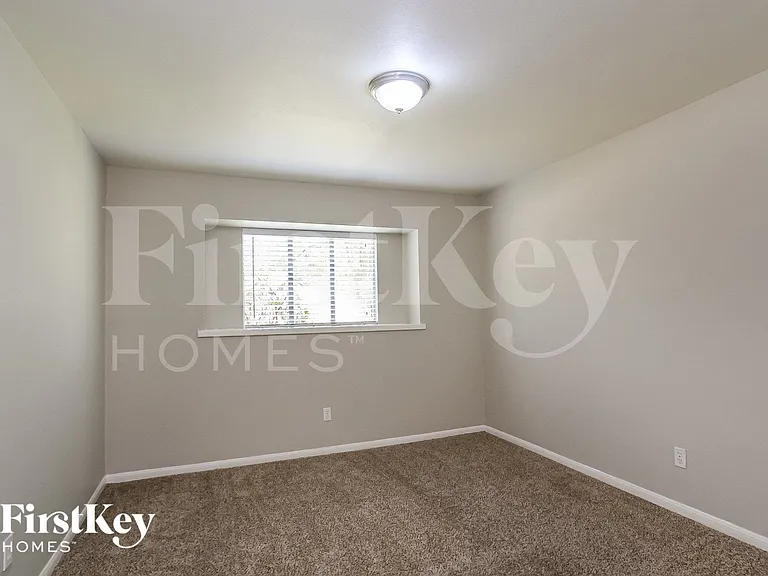3811 Fernglade Dr — Photo 12