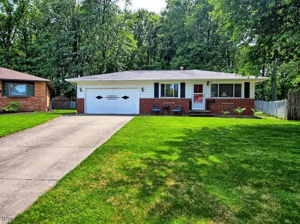4504 Oak Cir, North Olmsted, OH 44070