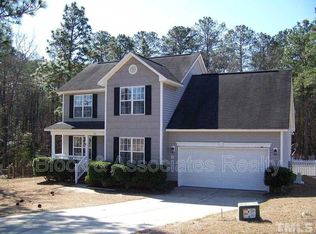 92 Cobblestone Dr, Spring Lake, NC 28390