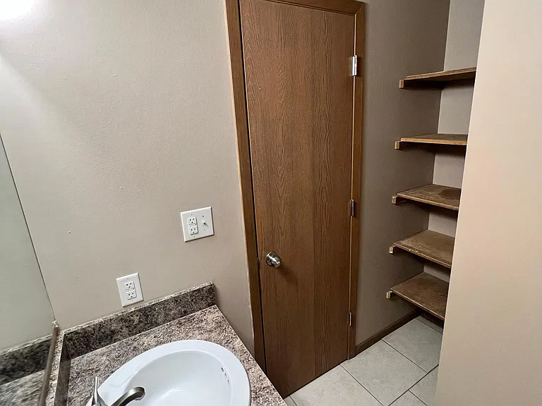 1-1813 Knox St #1 — Photo 10