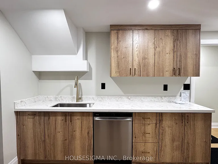 9 Delevan Ct #B2 — Photo 1