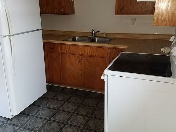3rd image of 917 19th St S APT 4