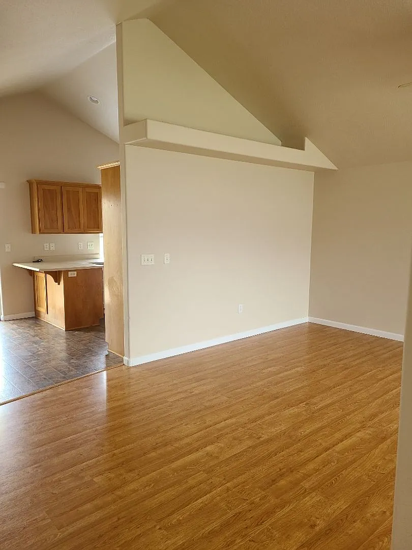 Spacious 3 Bed, 2 Bath Home on a Corner Lot in Southwest Medford — Photo 3