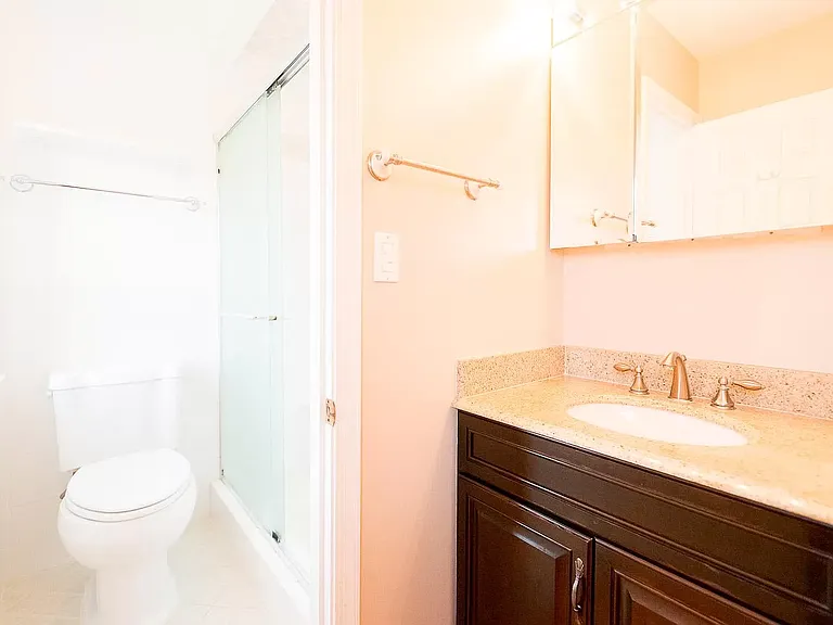 4827 Chevy Chase Dr — Photo 22