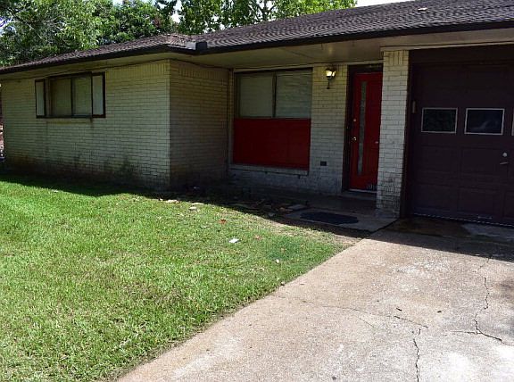3rd image of 2016 Sandlewood Dr