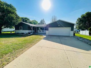 69 Pinney Rd, Moville, IA 51039