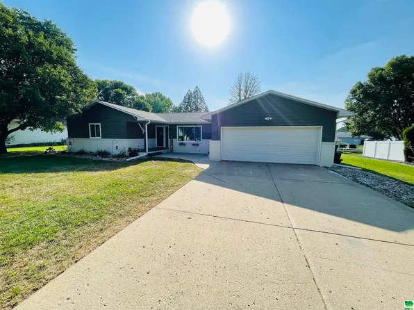 69 Pinney Rd, Moville, IA 51039