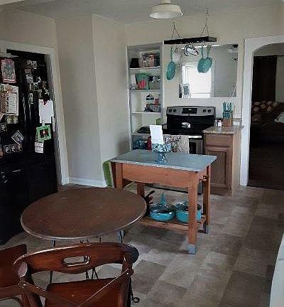 5th image of 811 Edwards St