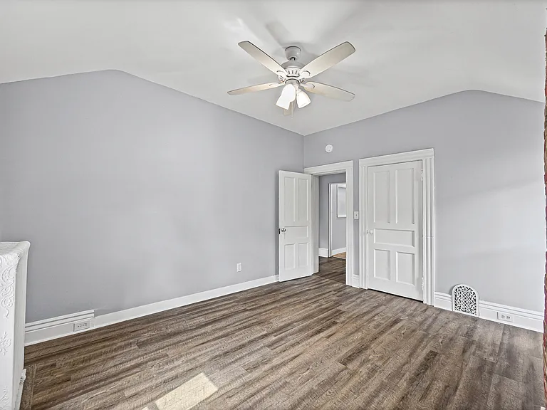 374 Park Ave #2 — Photo 8