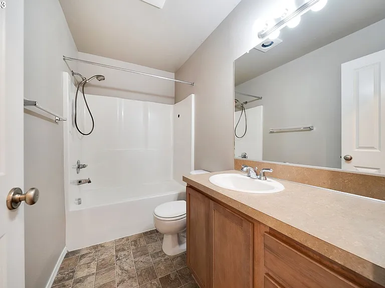 773 N Pine St — Photo 23