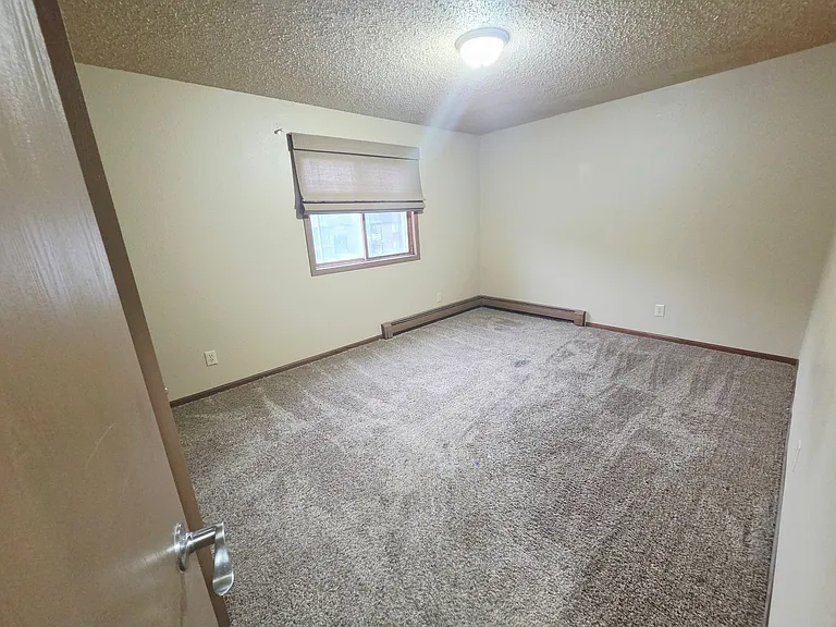3001 E Rosser Ave — Photo 4