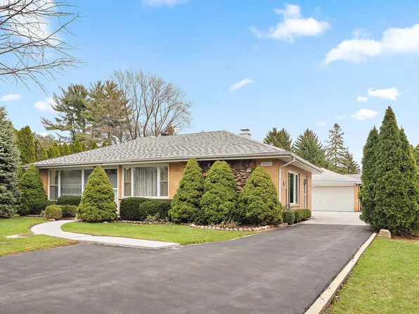 8221 Hess Ave, La Grange, IL 60525