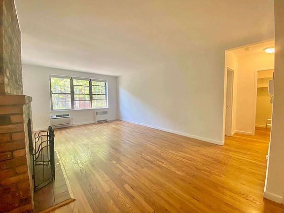 3rd image of 63 Saint Marks Pl APT 3A