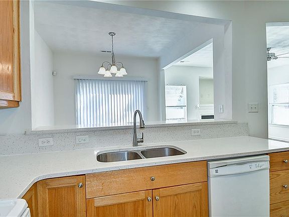 5th image of 2223 Potters Rd
