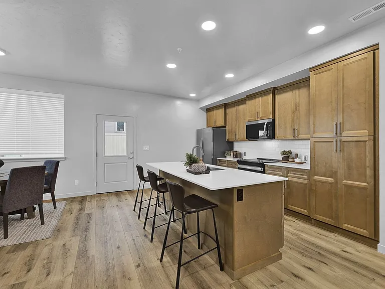 4043 S Lone Pine Way — Photo 4