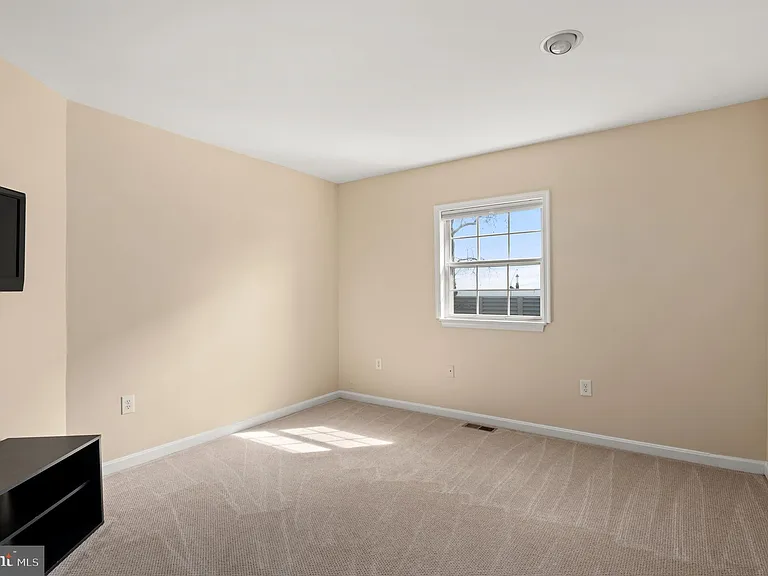 3563 Narragansett Ave — Photo 23