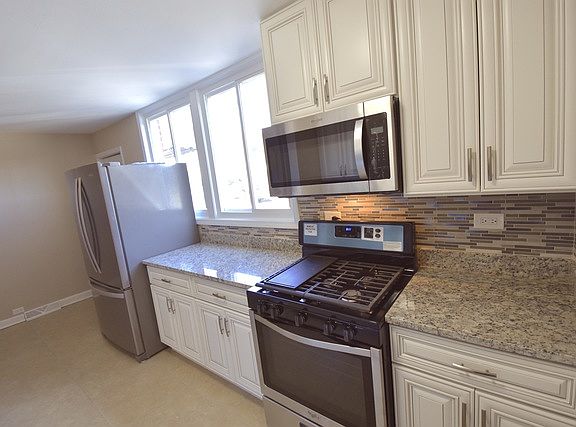 5th image of 1329 Highland Dr APT D