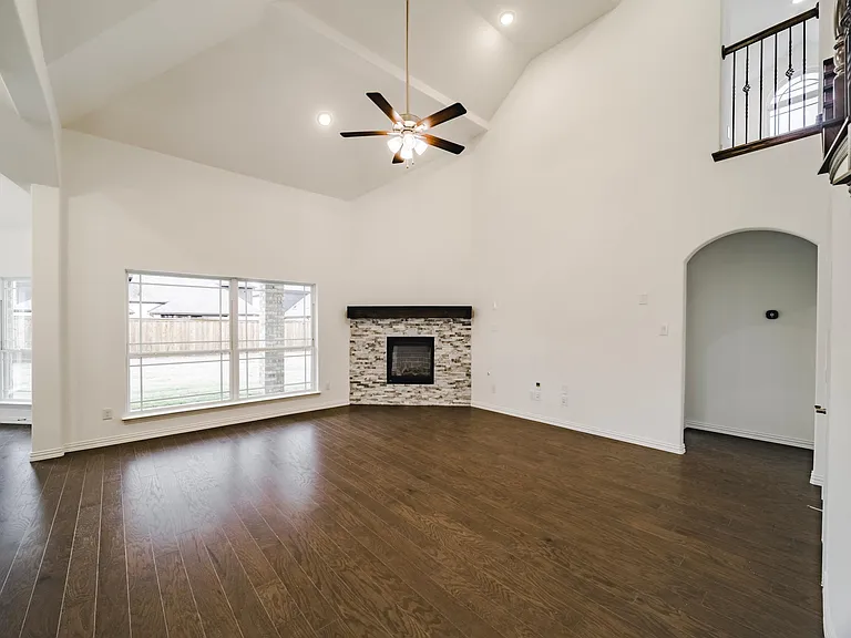 504 Waters Way — Photo 3