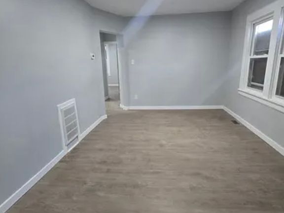 3rd image of 146 Vermont Ave #1