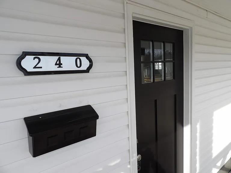 240 E Court St — Photo 5