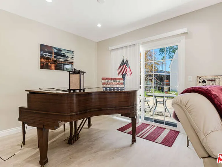22701 Erwin St — Photo 10